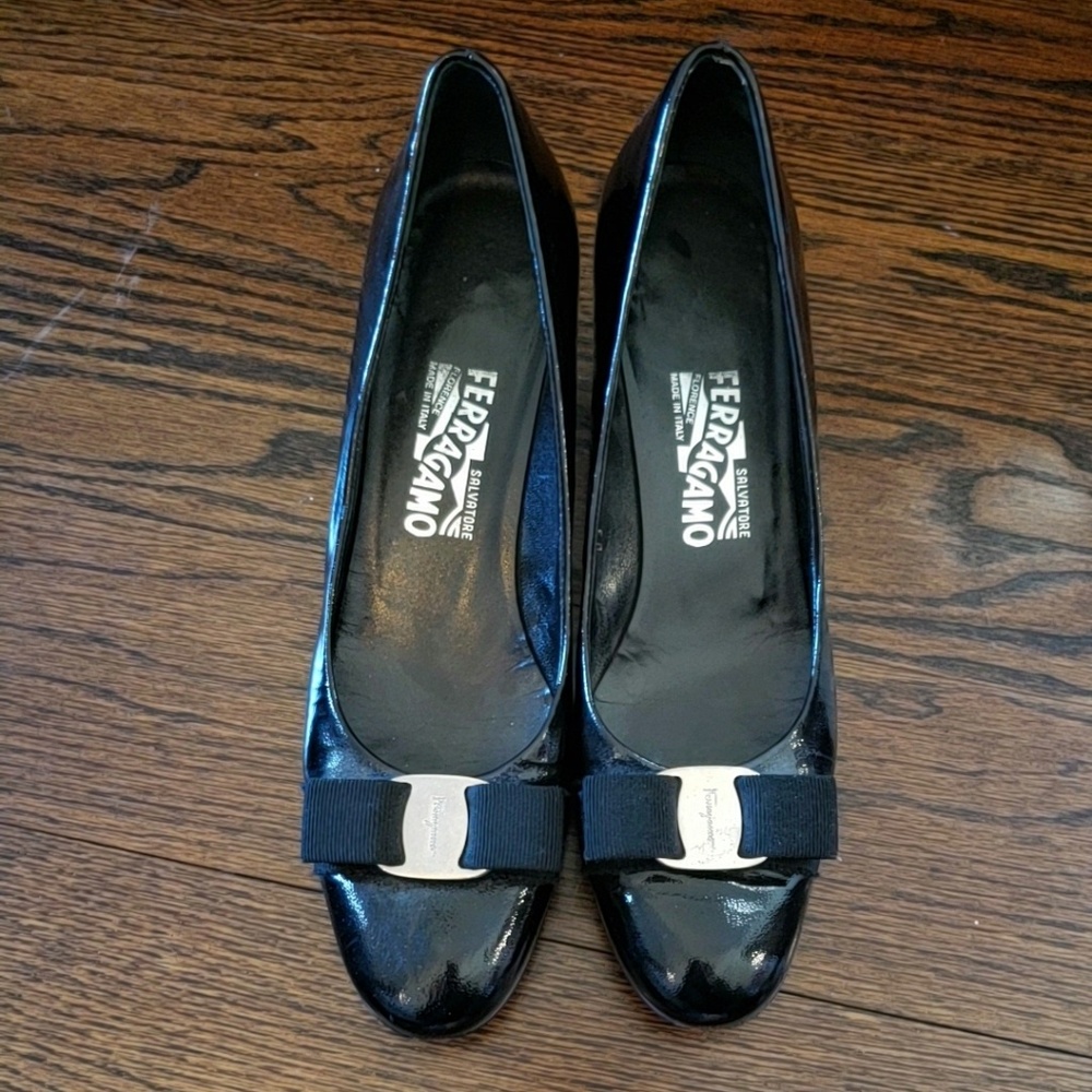 Faragamo black kitten heel shoes